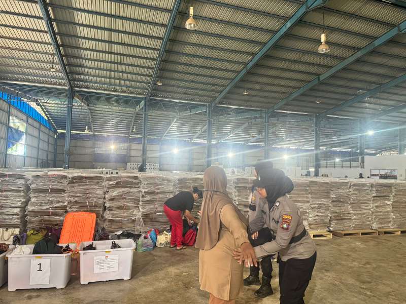 Polresta Barelang Amankan Proses Pelipatan Surat Suara Pilkada Serentak 2024